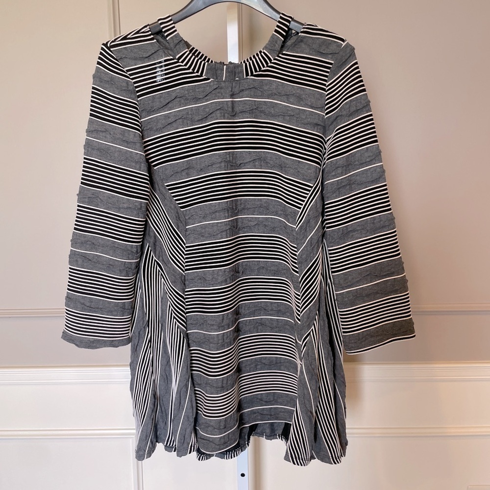 IC by Connie K tunic top Large textured black gray striped stretch soft
